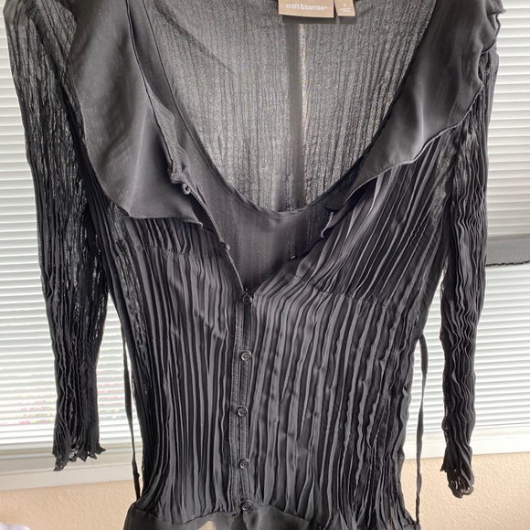 Cute dressy blouse worn one time. - Picture 3 of 3